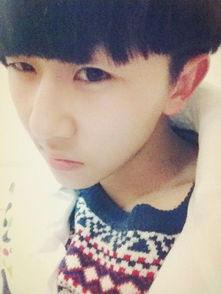 广州帅哥网红吃瓜图片